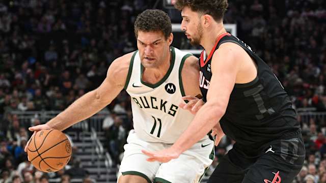Milwaukee Bucks center Brook Lopez (11) drives against Houston Rockets center Alperen Sengun (28) 